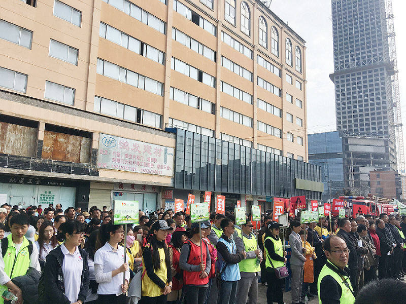 2017年3月5日,是我国第54个学雷锋纪念日。3月份的春天万物复苏,百花齐放。阳光透过淡薄的云层照耀着大地,它的万道金光愉快地普照着万物。春风拂面,是那么清柔,那么亲切,就像是雷锋的精神一直温暖着、鼓舞着九游会老哥必备的交流社区_俱乐部论坛帖子!